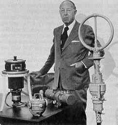 Henri Busignies gives the first model of his automatic direction finder to the Smithsonian
Click on Picture to Enlarge. 
