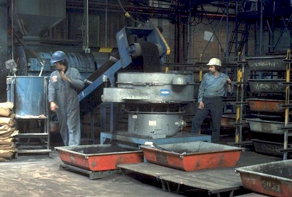 More than 90% of the culture bacteria die during this process.  The Strong Bacteria that survive, are allowed to grow for several days in these trays.
 
Click on Picture for Next Slide. 