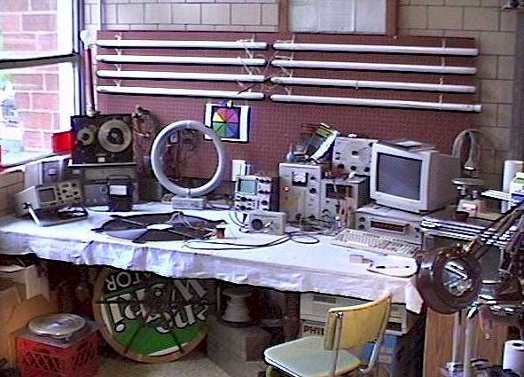 ,,, House of Wizards ,,,
Wizards Playing Inside !
--- Please Come In. ---
*** Helpers Needed ***
High on the hill, above the great river, ...
Wizards are working their Special Magic.